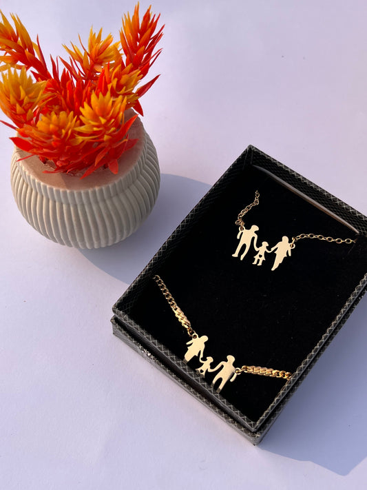 “Personalized Family Pendant and Bracelet Set – Elegant Gold-Tone Jewelry for Cherished Moments”