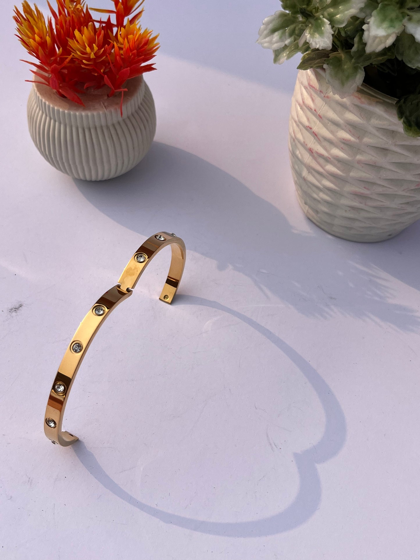 Elegant Gold-Plated Bracelet with Sparkling Crystal Accents – Perfect for Any Occasion!